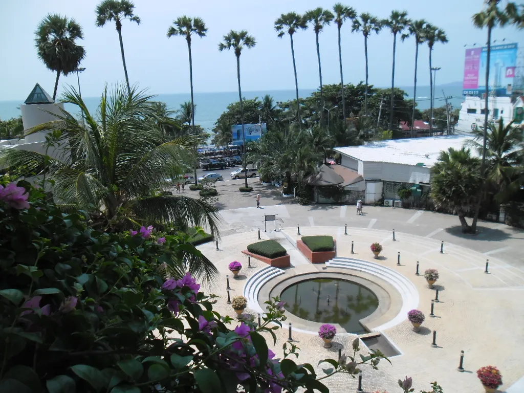 Студия с фронтальным видом на море