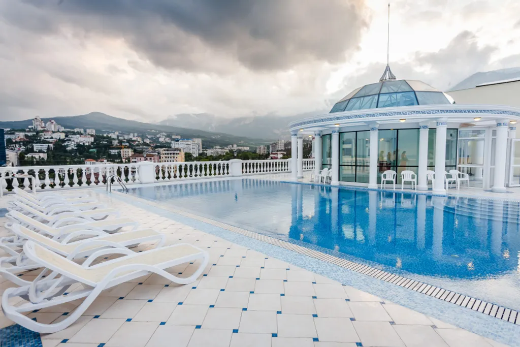 Апартамент на набережной с видом на горы