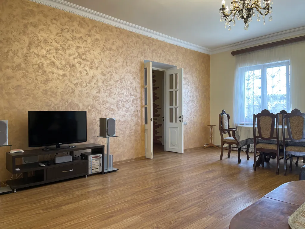 Шикарный дом в центре с бассейном