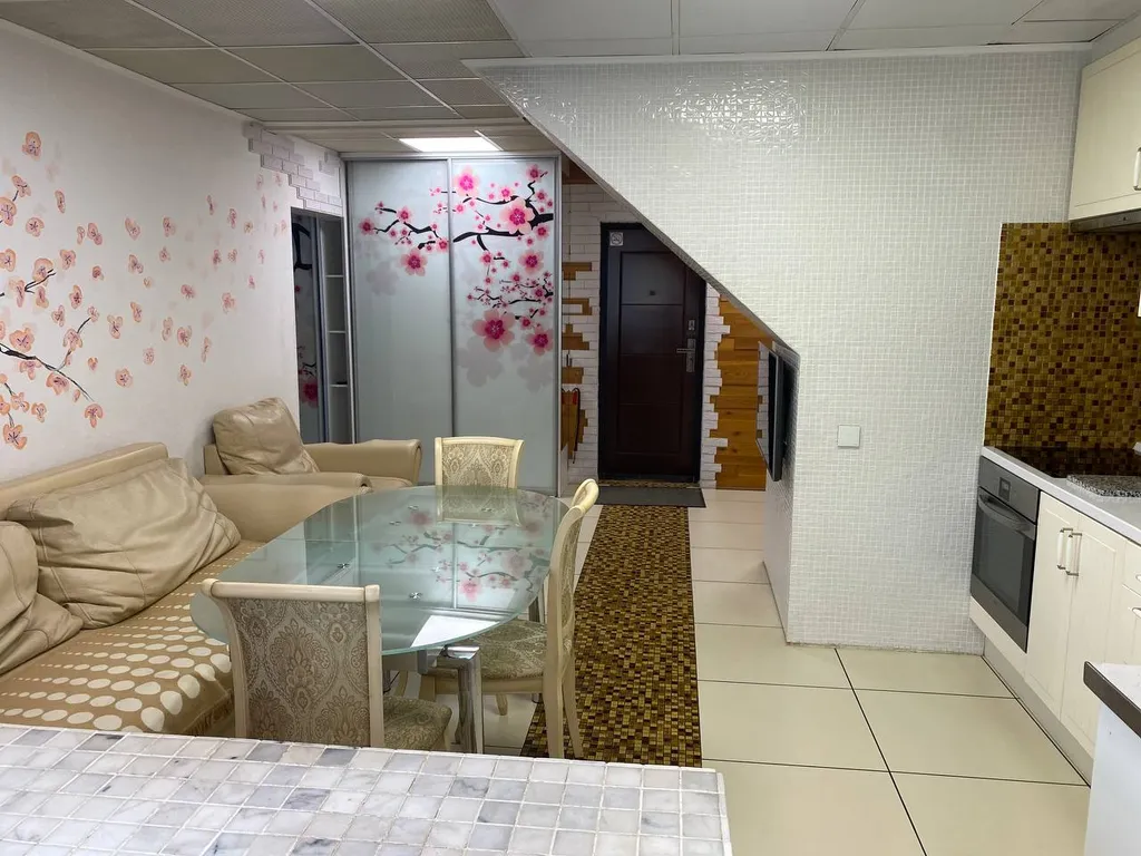 Пятикомнатная квартира с сауной и кинотеатром в центре