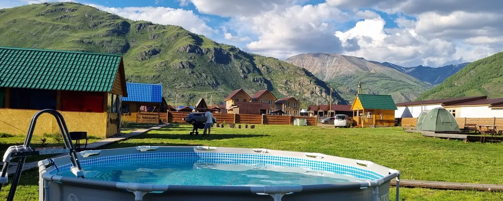 Домик двухместный с раздельными кроватями и удобствами на территории