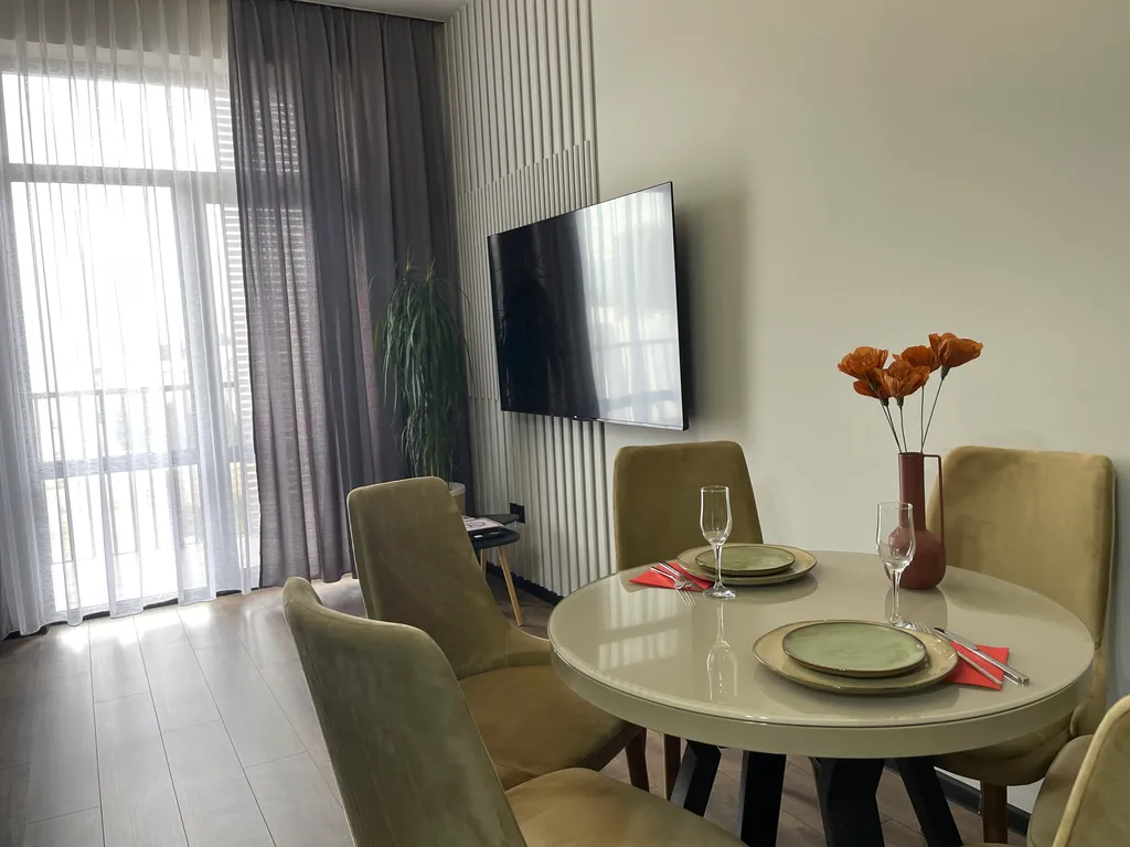 Stylish apartment with mountain and metro views