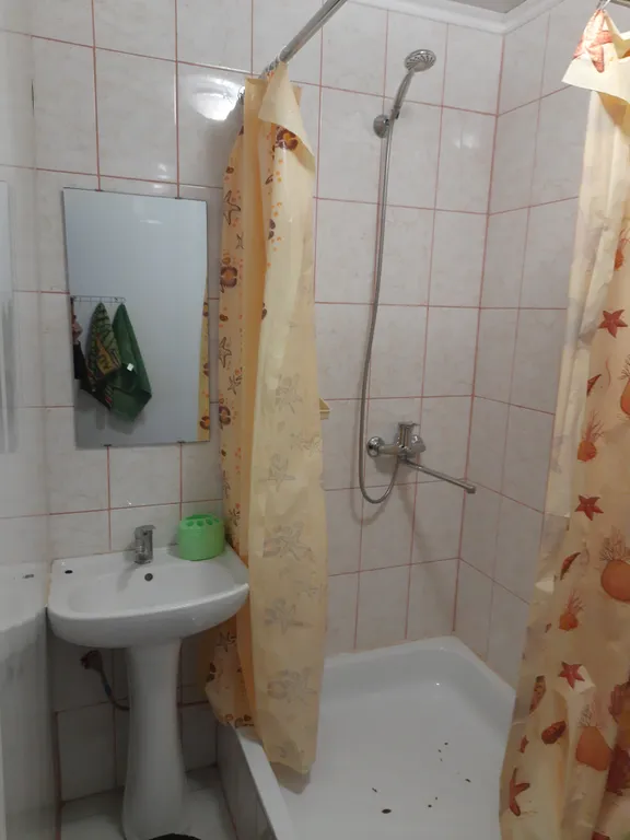 Небольшой номер с диваном на 2 этаже