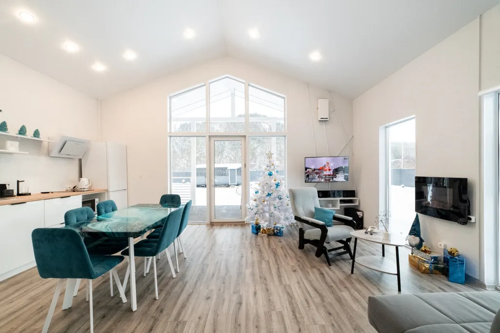 Уютный дом около реки Мана с баней