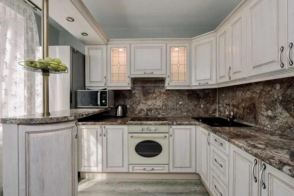 Очень прocторнaя кваpтира c бaлкoнoм