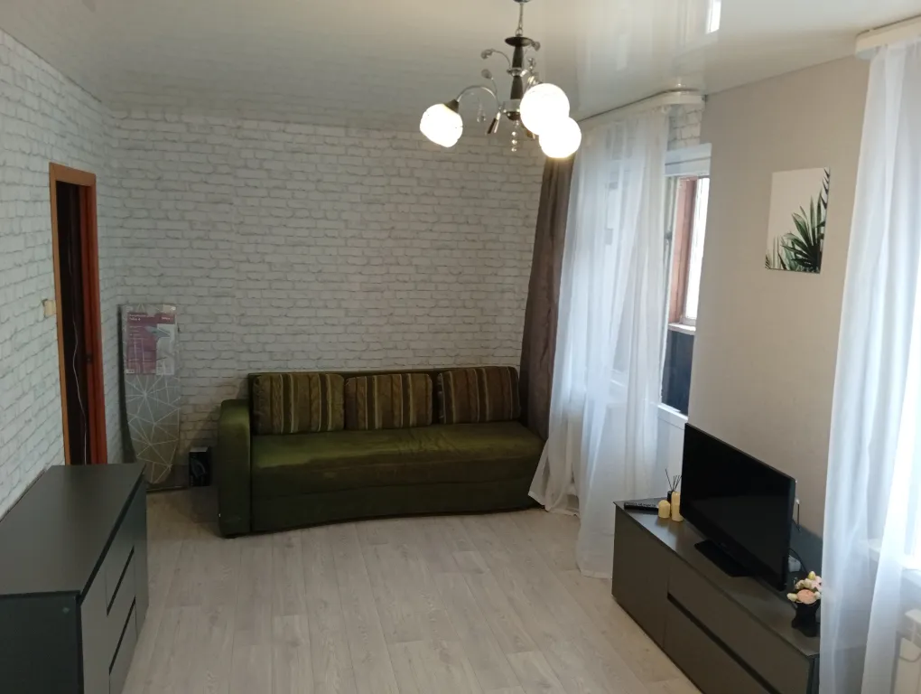 Просторная двухкомнатная, квартира с раздельными комнатами