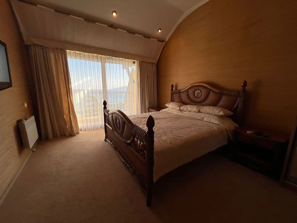 Видовые 3-комнатные апартаменты возле пляжа