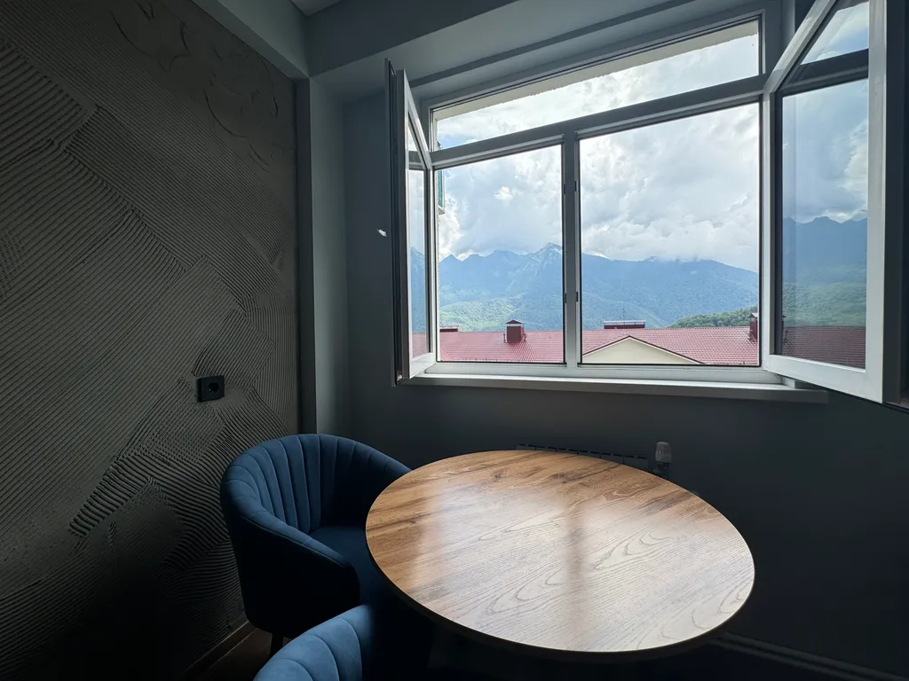 Панорамные апартаменты с новым ремонтом и видом на горы