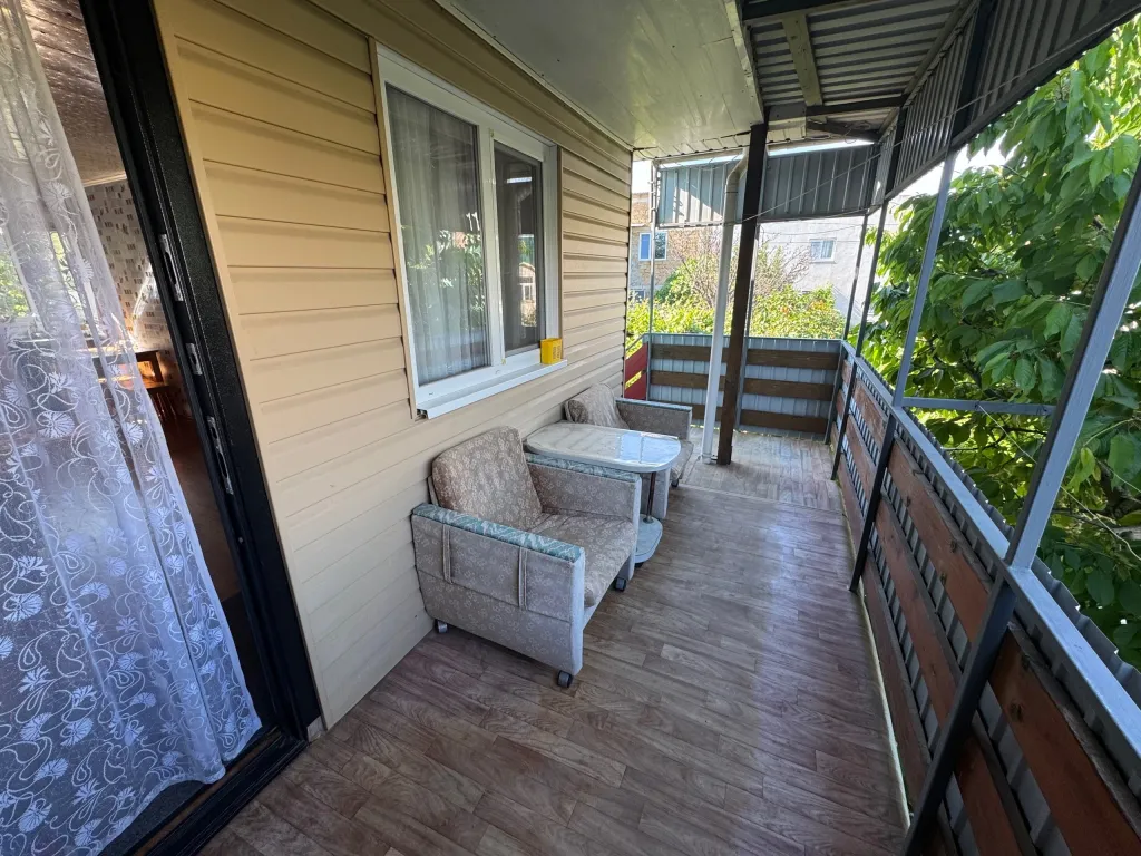 Уютный домик у моря со своим двором