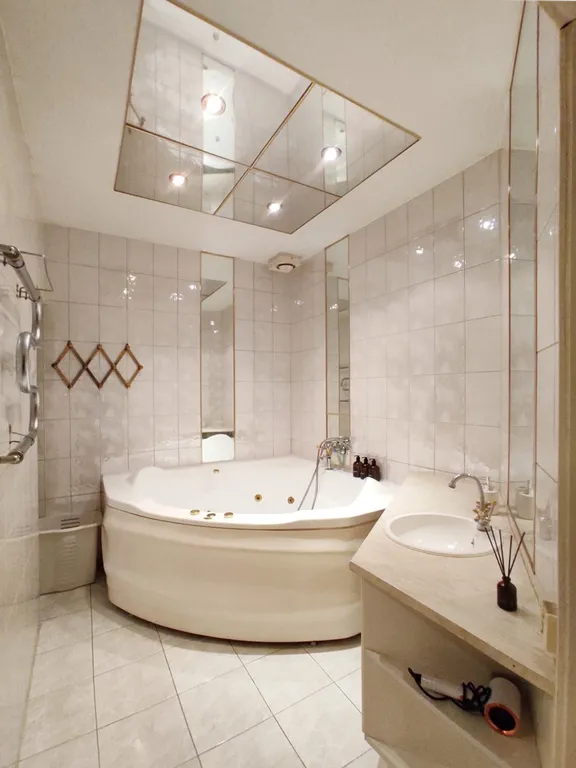 Квартира Колоритная квартира с камином и балконом в особняке Колобовых.Парковка — Санкт-Петербург