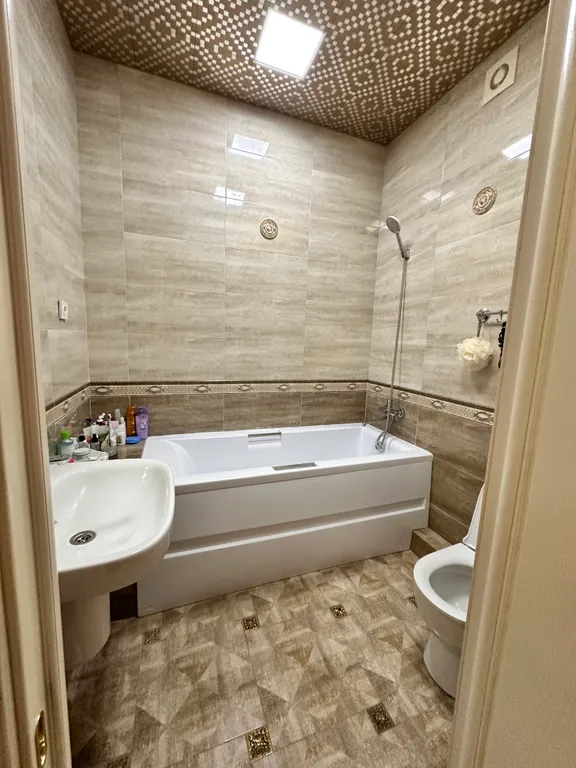 Квартира с двумя кондиционерами и вентилятором