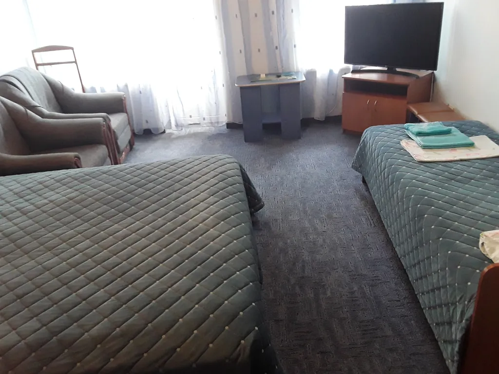 Трёхместный номер с 2 кроватями, с балконом и кухней