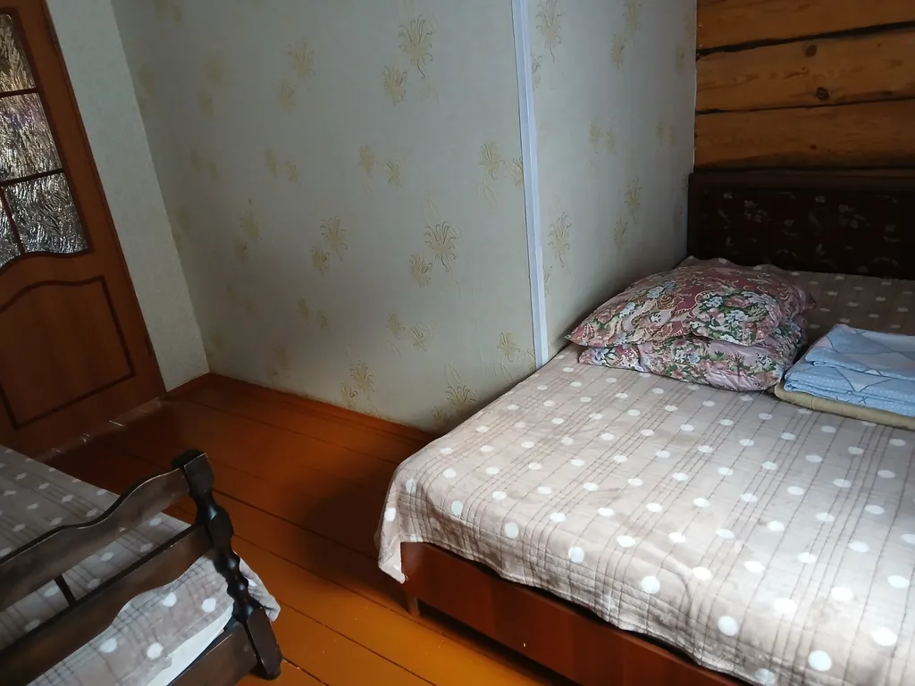 Дом возле гор и леса