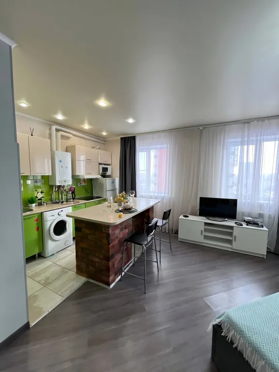 Новая уютная студия с видом на Волгу в центре