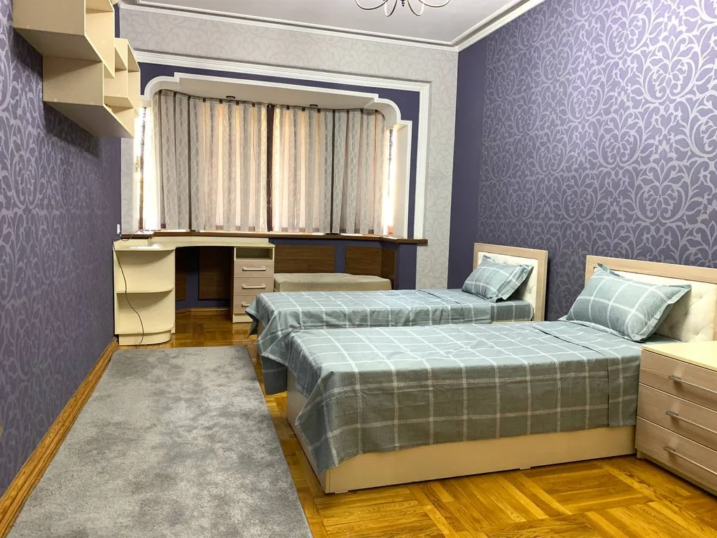 Большая и новая квартира в центре города