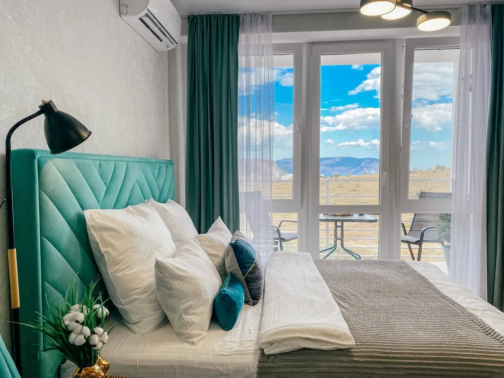 Квартира Стильные апартаменты студия с видом на горы и море — Севастополь