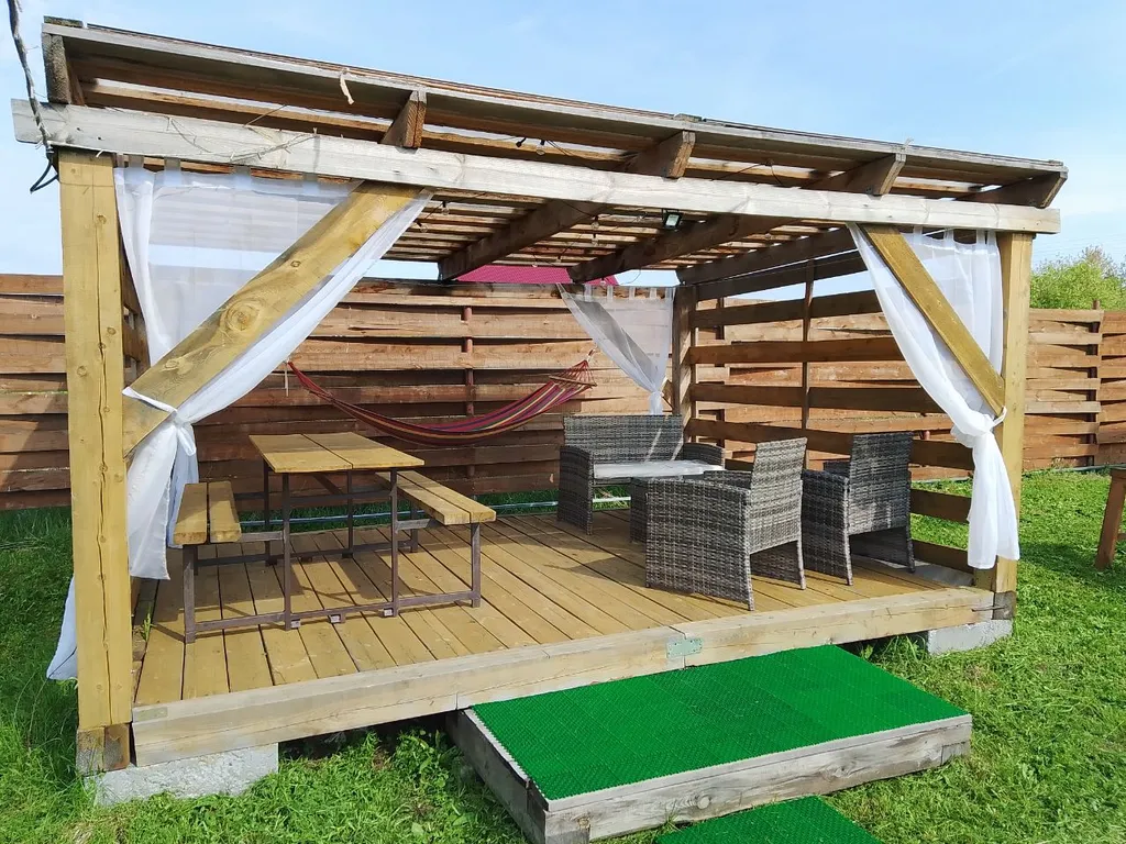 Дом с террасой и баней на дровах