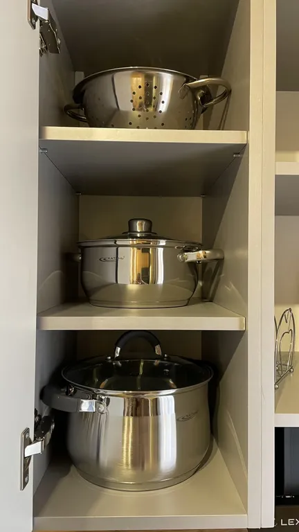 Уютный дом с кухней в центре