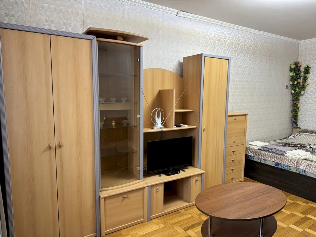 Квартира Четырёхкомнатная квартира в центре с балконом – 7 минут до моря — Геленджик