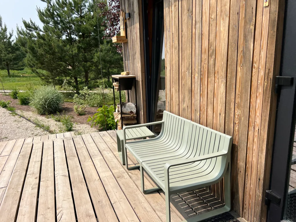 Домик в лесу с террасой и панорамными окнами для 2-4 гостей