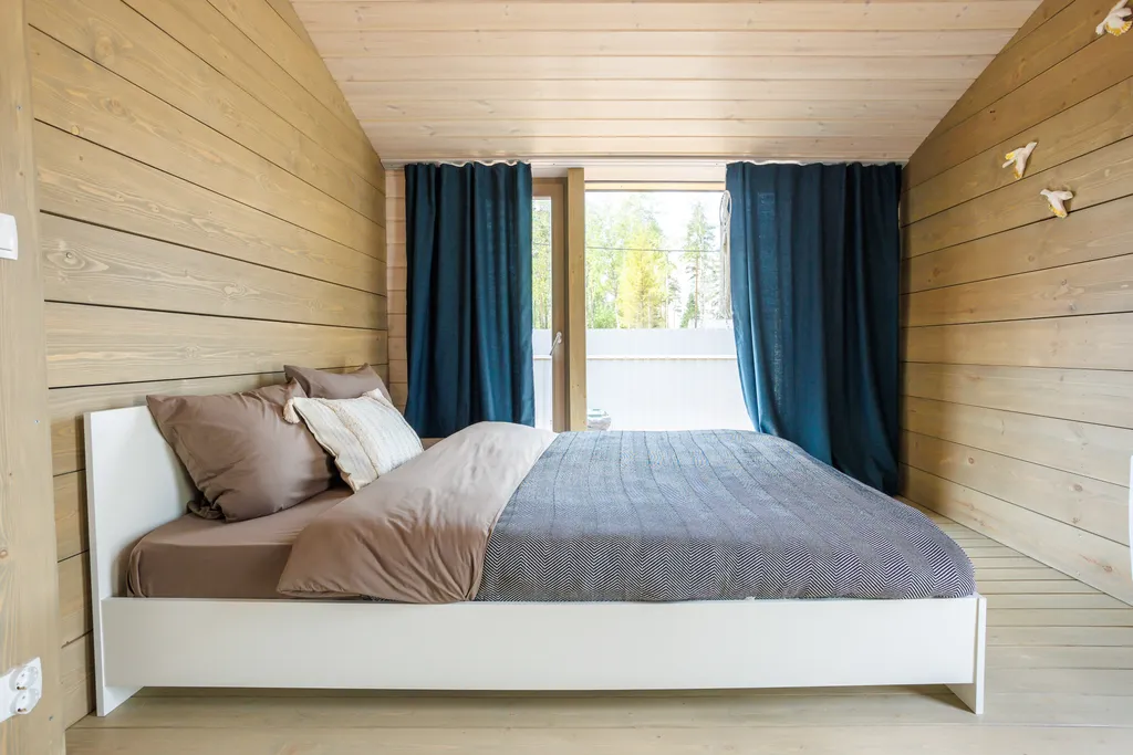 Загородный дом у леса и конюшни