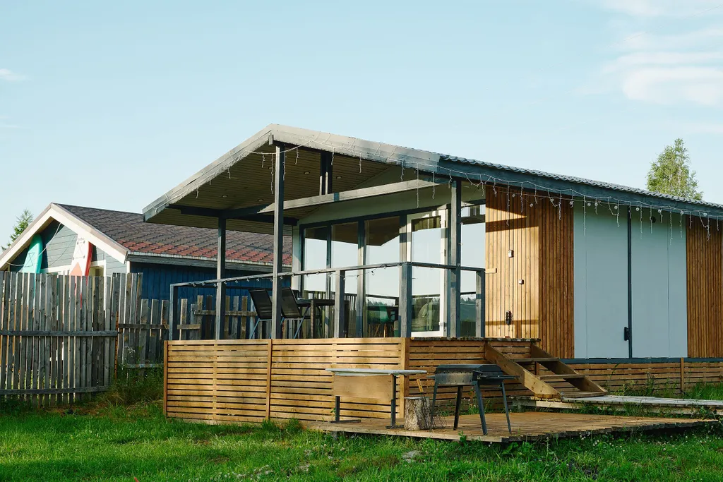 Уютный дом на берегу озера