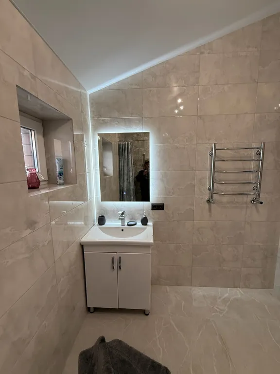 Уютный дом на берегу реки