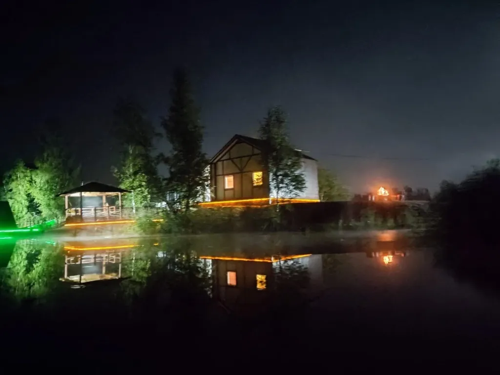 Дом на берегу озера