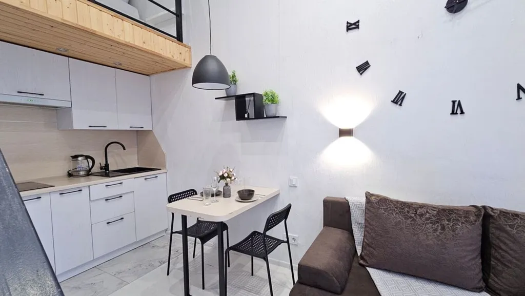 Двухуровневая студия недалеко от АГУ, АГТУ