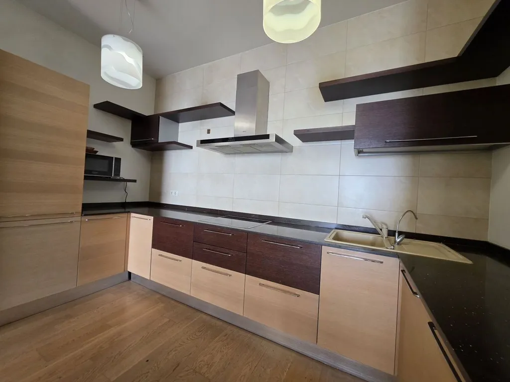 Просторная двухкомнатная квартира с видом на море