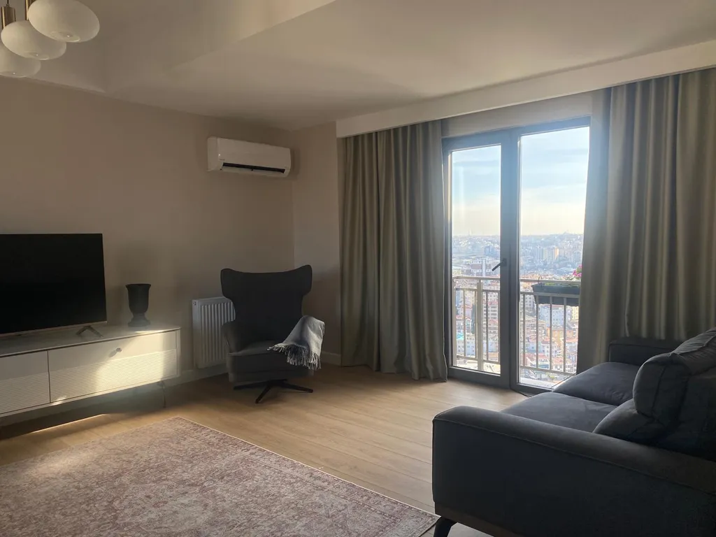 Видовая квартира с террасой в центре