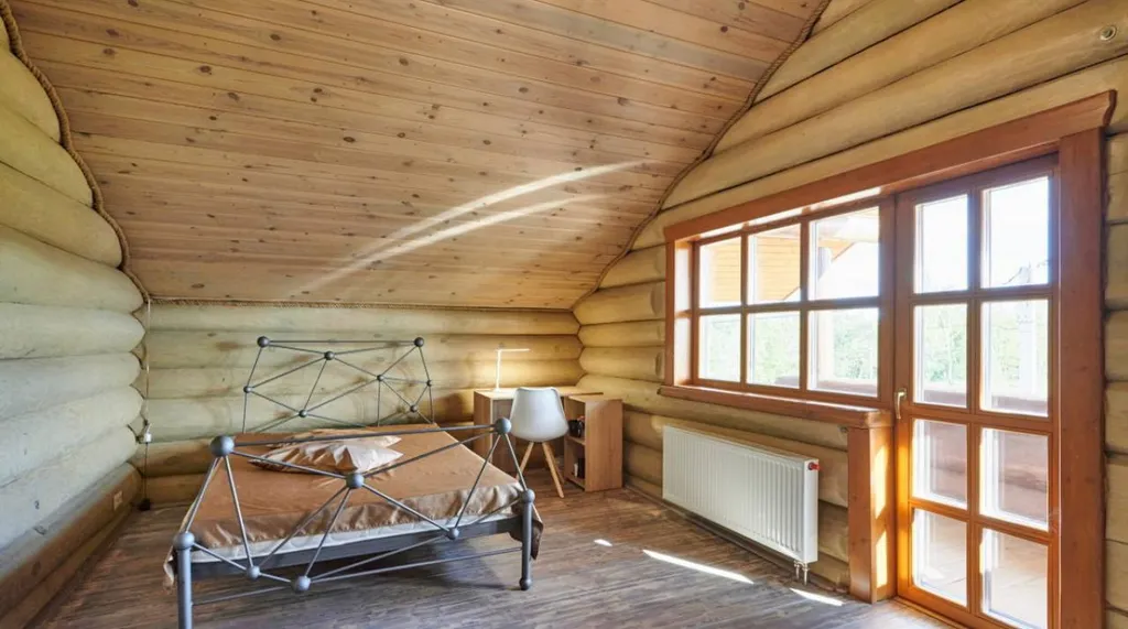 Деревянный коттедж из рубленого соснового бревна