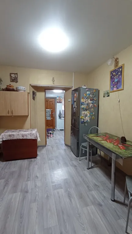 Дом вдоль аллеи