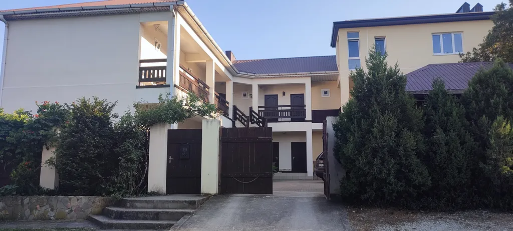 Квартира Квартира Большой и солнечный номер на втором этаже со своей кухней — Геленджик