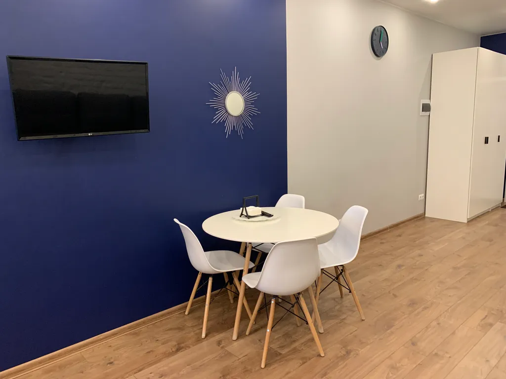 Студия с камином
