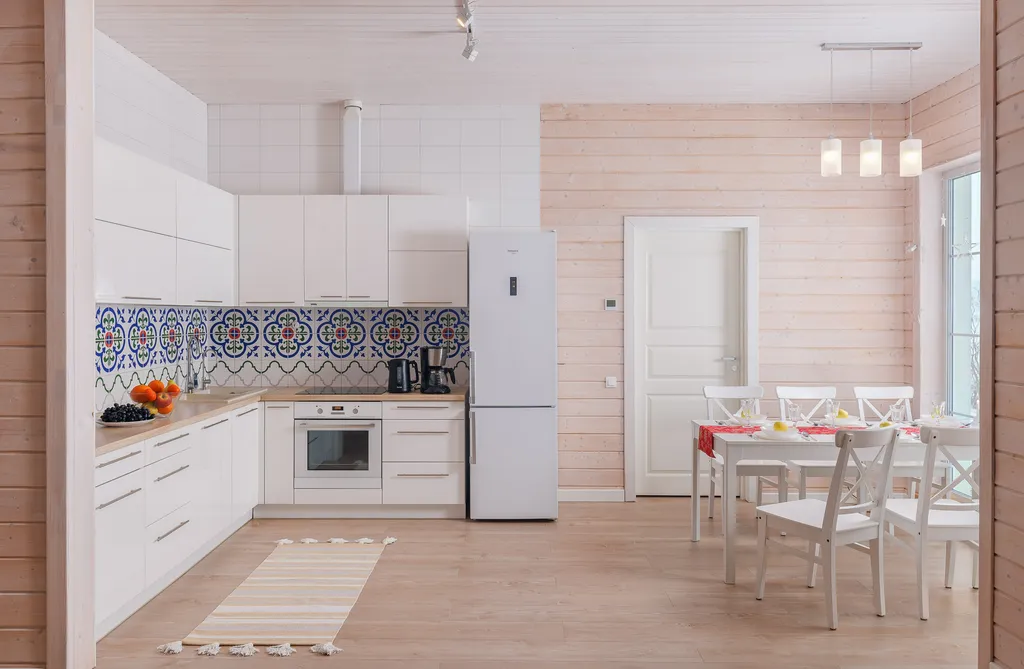 Коттедж Коттедж на берегу озера с видом на горнолыжный курорт и сауной внутри — Заозерный