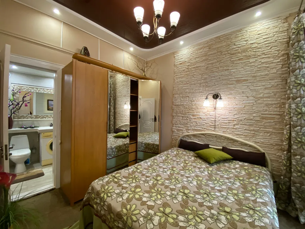 Двухкомнатная квартира возле набережной Ялты