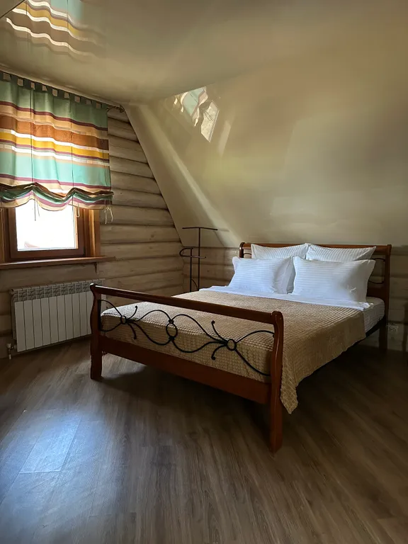 Уютный дом в лесу