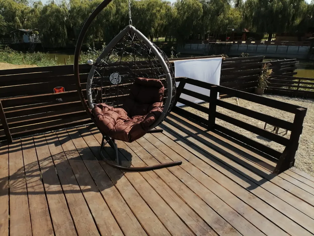 A-Frame на берегу реки, рыбалка с пирсом в Береговом