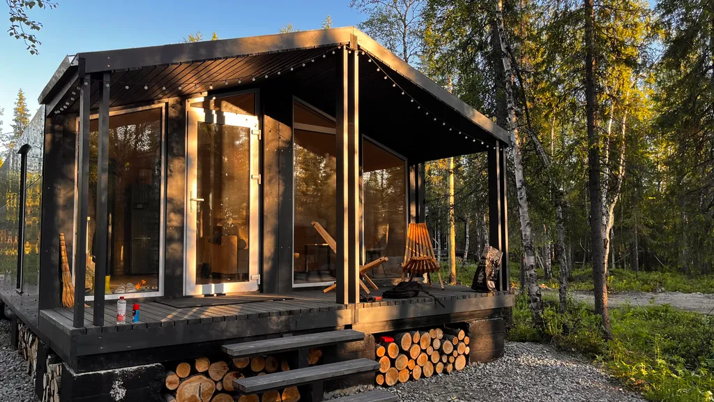 Дом среди леса в 15 минутах езды от города