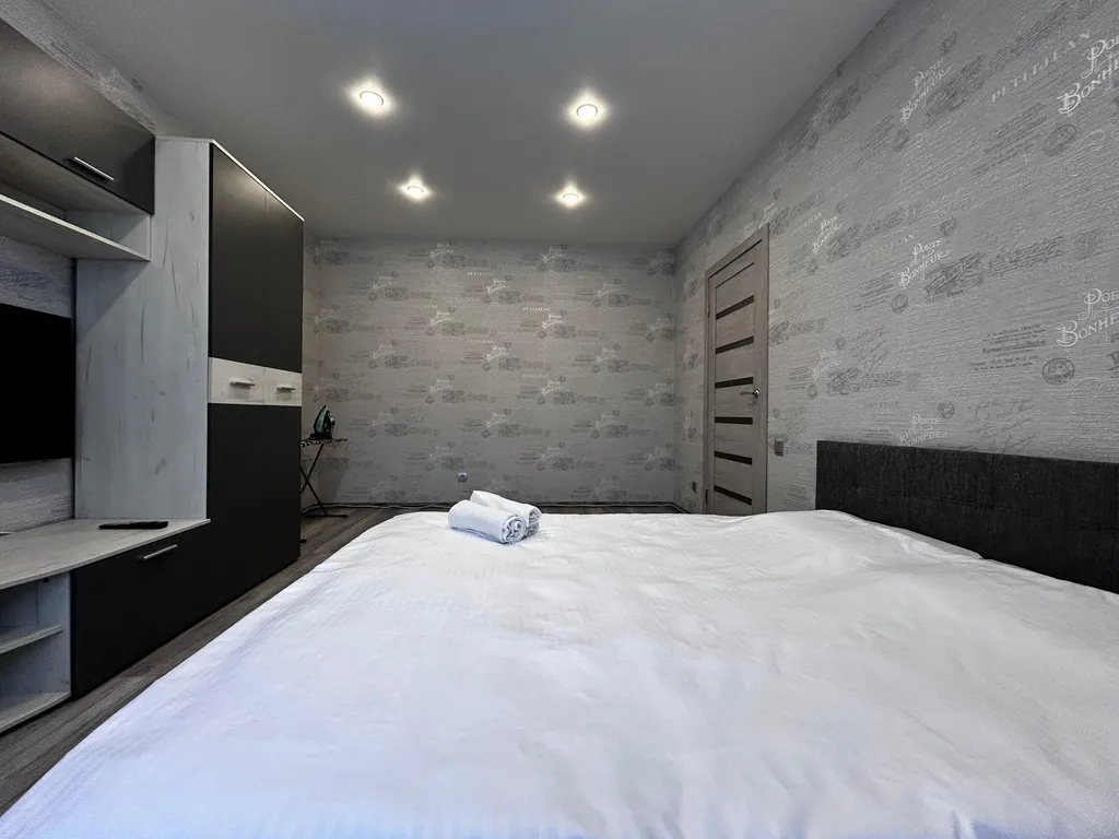 Современная квартира рядом с МНТК имени Федорова и СК Заря