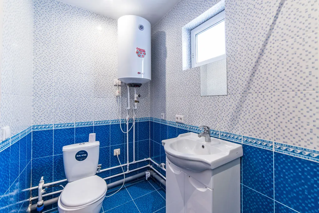 Дом с панорамными окнами на берегу озера на 6 чел с баней на територии