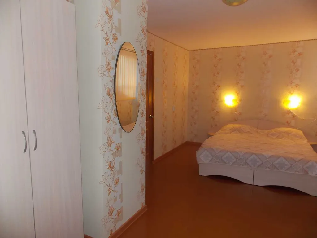 Просторная комната с кондиционером в частном доме