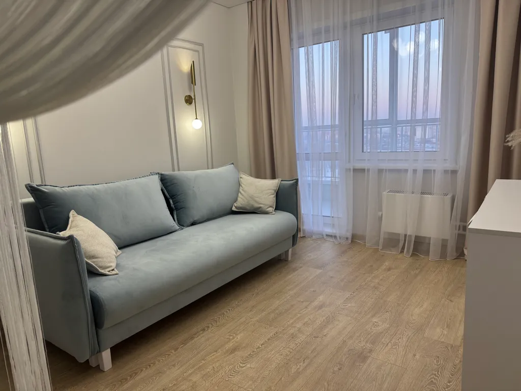 Видовая квартира с дизайнерским ремонтом на берегу реки в белых росах