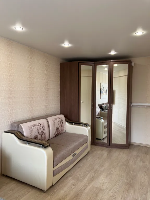 Квартира с большим телевизором и игровой приставкой