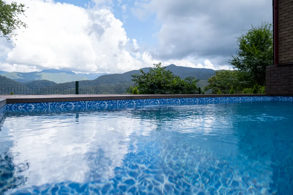 Коттедж Kрacивый дом c баcсeйнoм, баней с огромной террасой — Пластунка