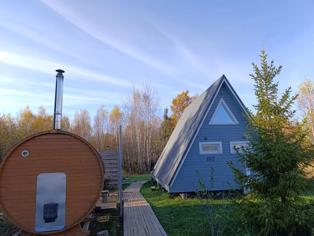 A-frame домик у леса