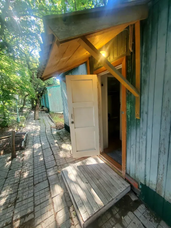 Улучшенный эконом комната с уборной и холодильником