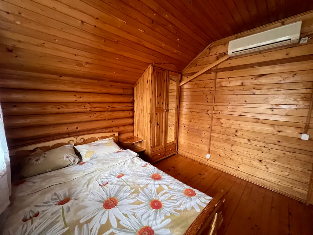 Сруб в Ялте c бассейном и сауной