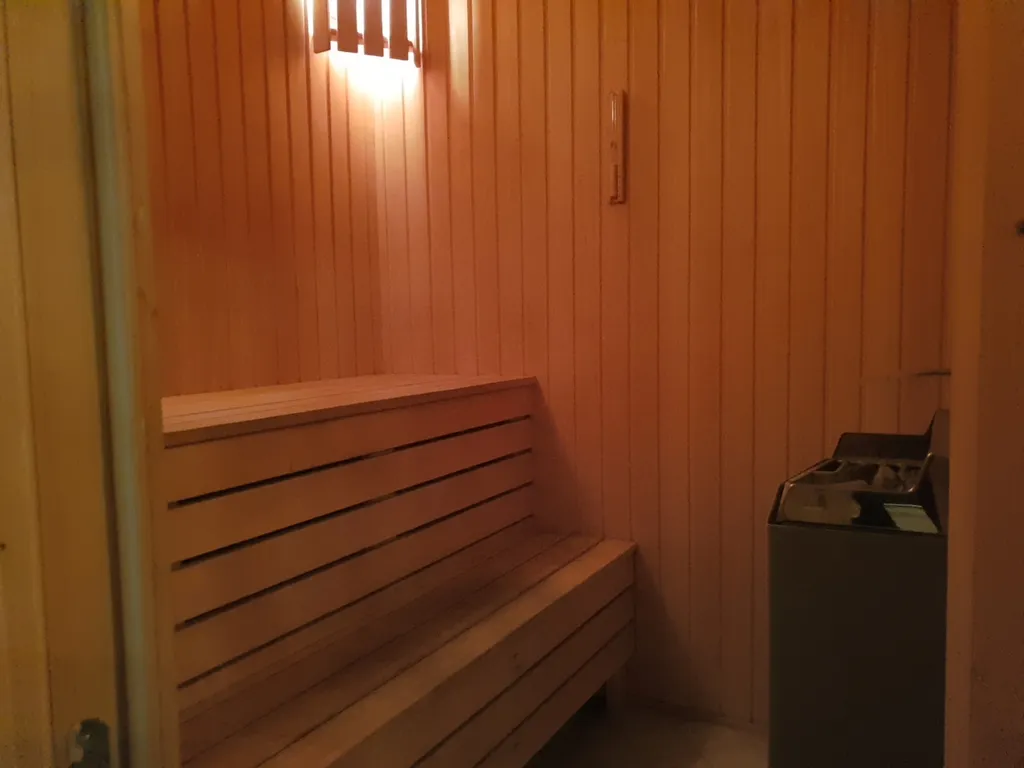 Загородный дом с бассейном и банкетным залом